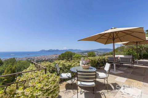 4 bedroom villa, Cannes, Californie, 06400, France
