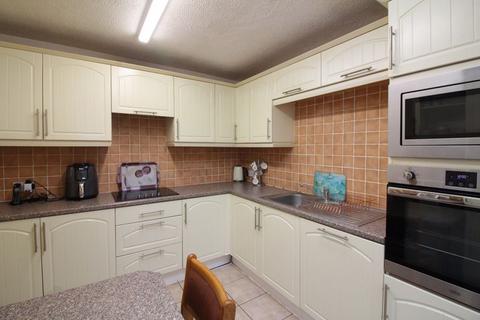 2 bedroom bungalow for sale, Meadfoot Drive, Kingswinford DY6