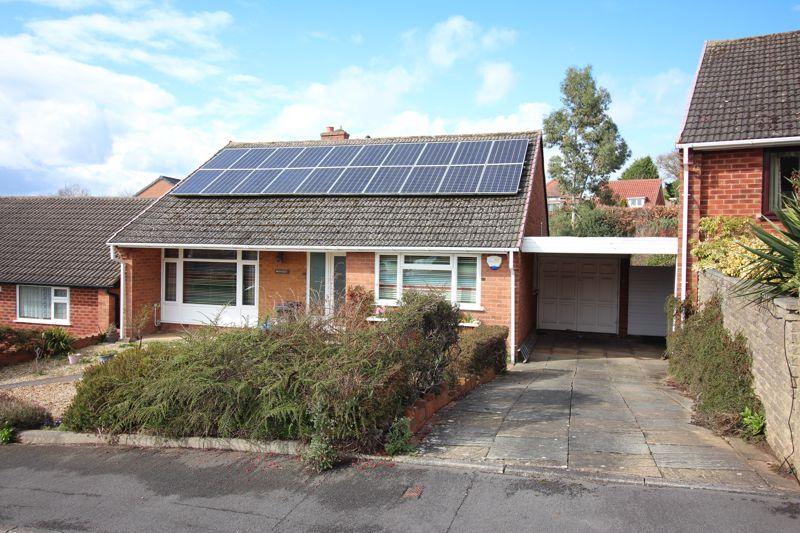 Newfield Drive, Kingswinford DY6 2 bed detached bungalow £250,000