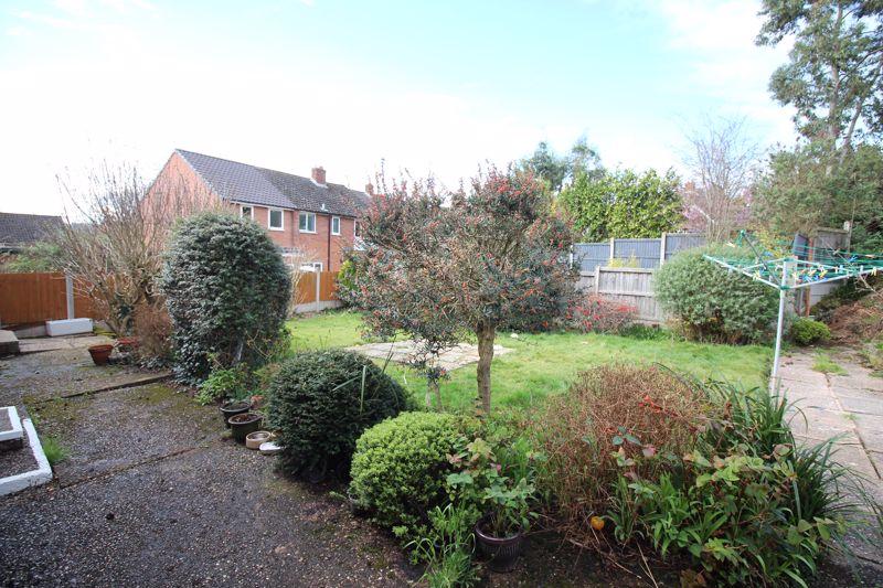 Newfield Drive, Kingswinford DY6 2 bed detached bungalow £250,000
