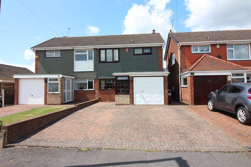 Elmhurst Drive, Kingswinford DY6 3 bed semidetached house for sale £