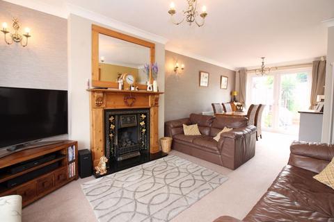 70 Beachcroft Road, Wall Heath, Kingswinford, DY6 0HX