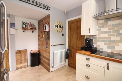 70 Beachcroft Road, Wall Heath, Kingswinford, DY6 0HX