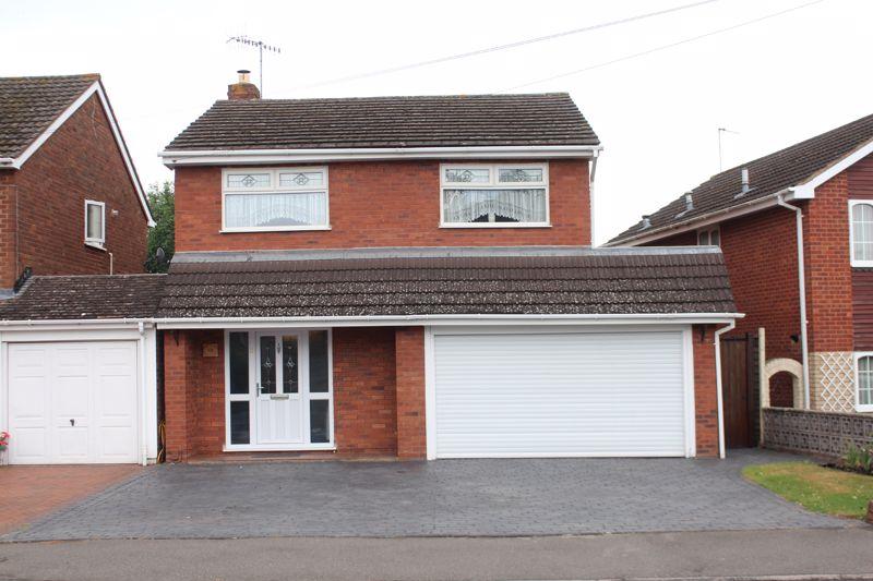 Cot Lane, Kingswinford DY6 3 bed detached house for sale £360,000