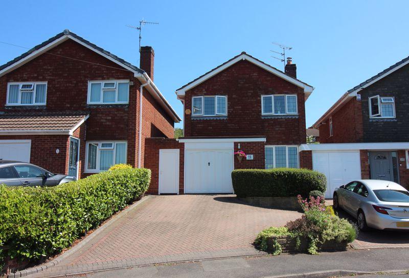 Lowe Drive, Kingswinford DY6 4 bed house for sale £318,000
