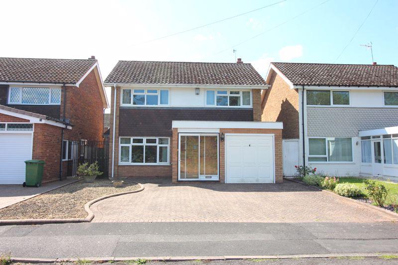Compton Drive, Kingswinford DY6 3 bed detached house £345,000