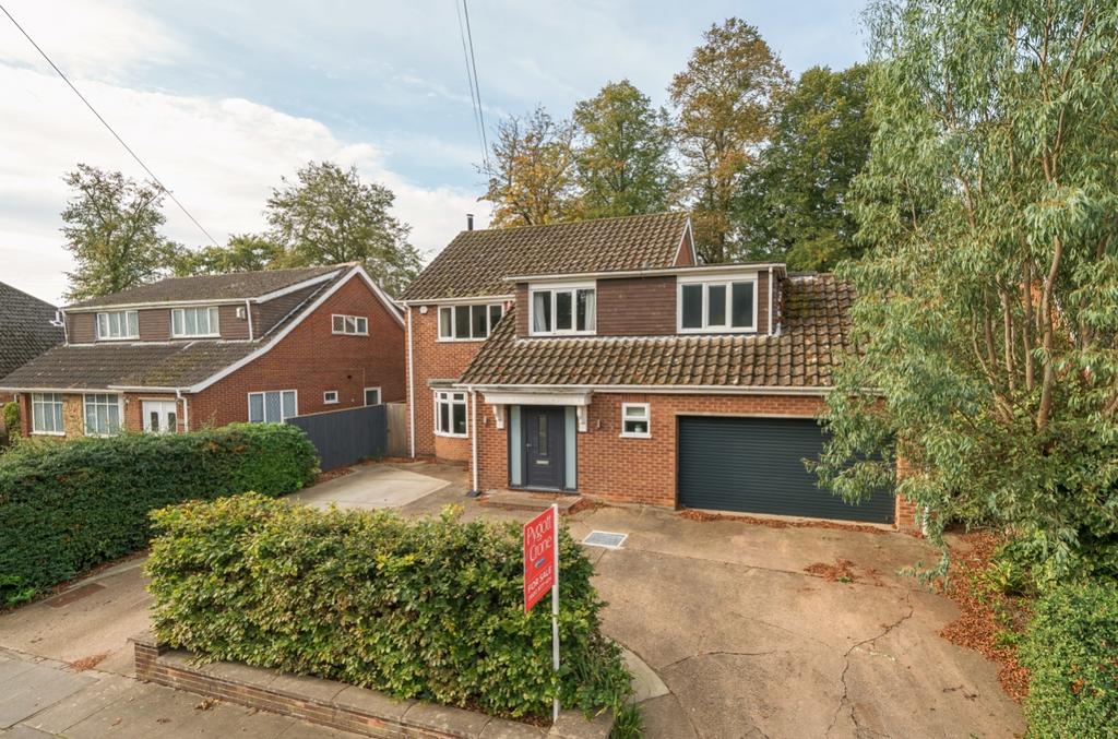 Woodrow Park, Grimsby, Lincolnshire, DN33 5 bed detached house for sale