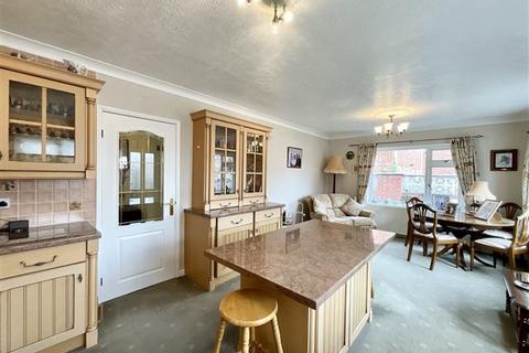 2 bedroom bungalow for sale, Lodge Lane, Aston, Sheffield, S26 2BL