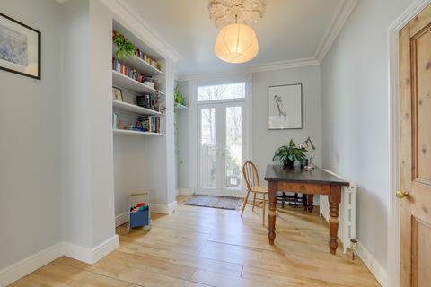 19 Leahurst Road, London, SE13 5HX