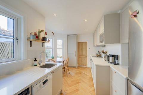 19 Leahurst Road, London, SE13 5HX