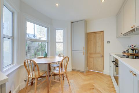 19 Leahurst Road, London, SE13 5HX