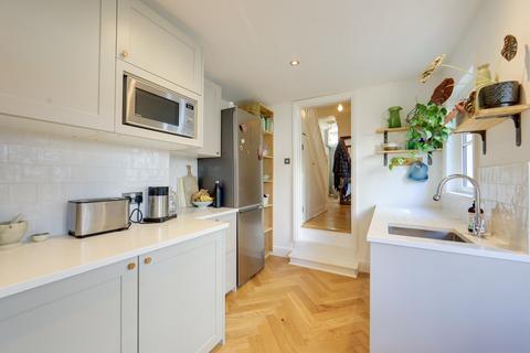 19 Leahurst Road, London, SE13 5HX