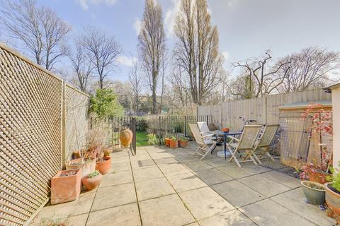 19 Leahurst Road, London, SE13 5HX