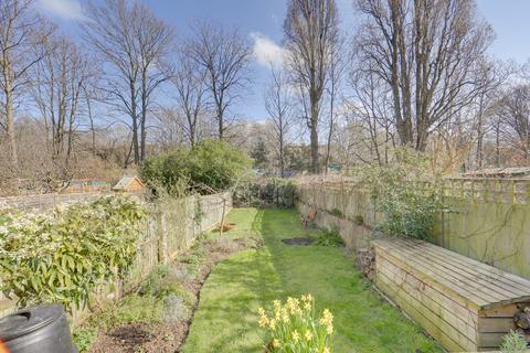 19 Leahurst Road, London, SE13 5HX