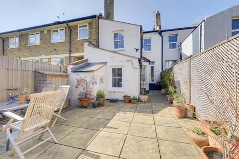 19 Leahurst Road, London, SE13 5HX