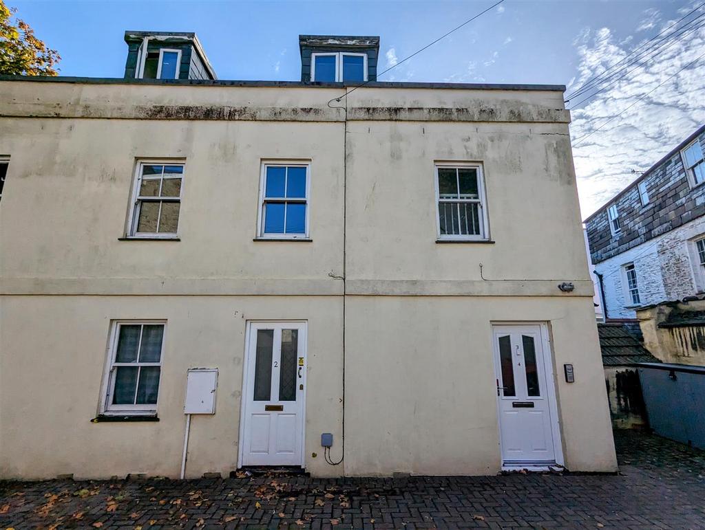 Dennison Road, Bodmin, PL31 2 bed apartment £650 pcm (£150 pw)