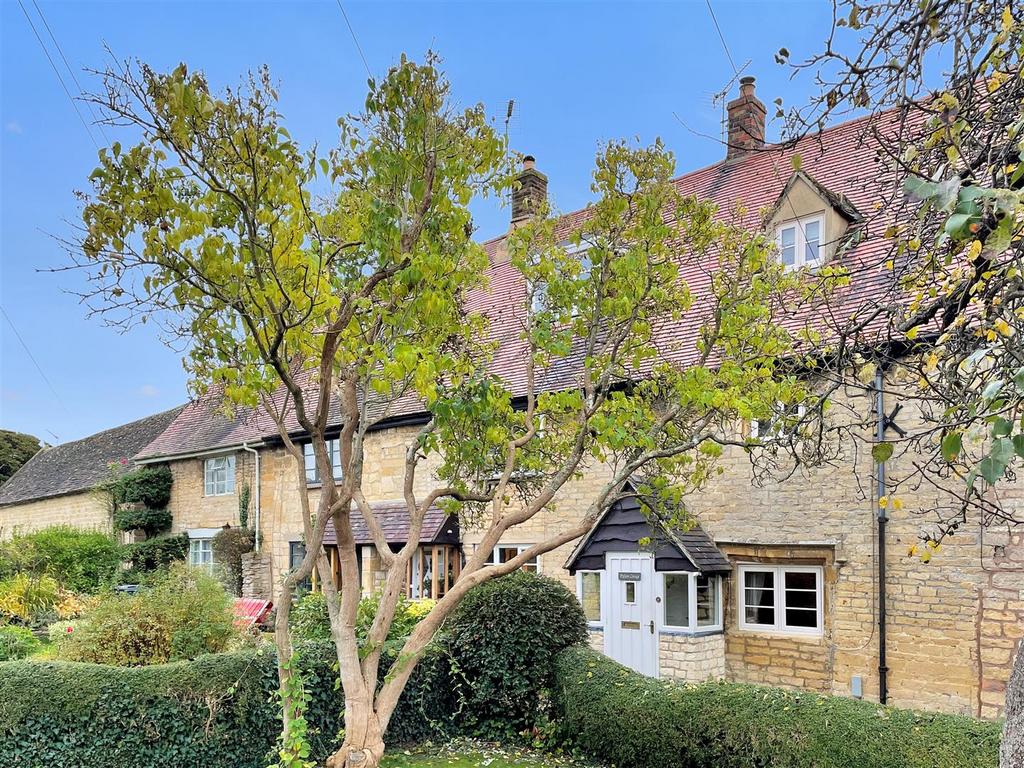 Main Street, Willersey, Broadway 3 Bed Cottage For Sale - £650,000