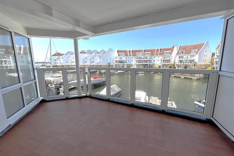 2 bedroom apartment for sale, Moriconium Quay, Lake Drive, Poole