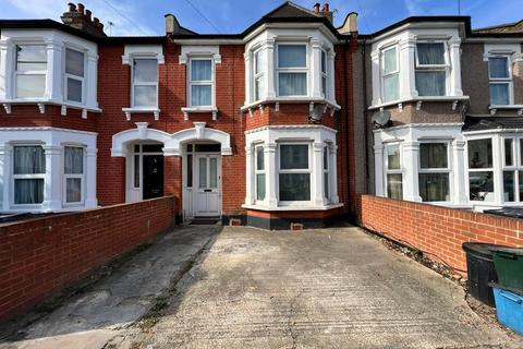 4 bedroom terraced house for sale - Holmwood Road, Seven Kings