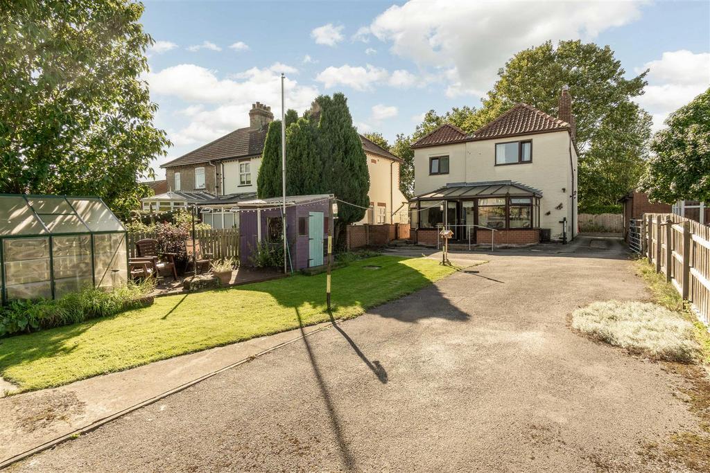 Main Street, Cliffe, Selby 3 bed detached house for sale £325,000