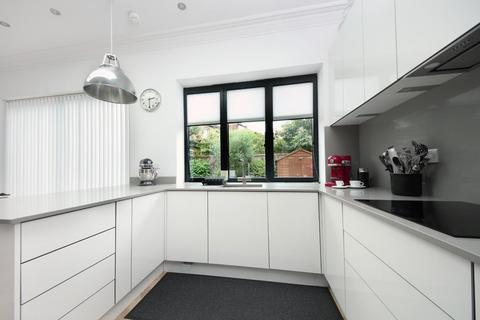 7 Fordhook Avenue, London, W5 3LS