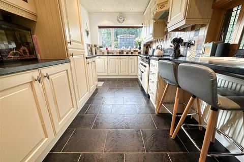 10 Worrall Drive, Worrall, Sheffield, S35 0AT