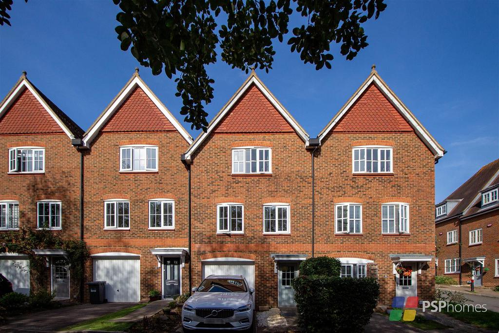Weavers Mead, Bolnore Village, Haywards Heath 3 bed terraced house for