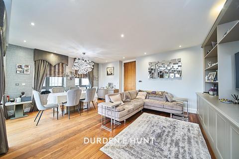 3 bedroom apartment for sale, Eton Heights, Whitehall Road, Woodford Green, IG8