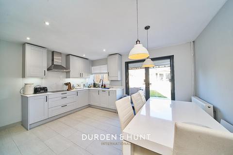 32 Torbitt Way, Ilford, IG2 7TA