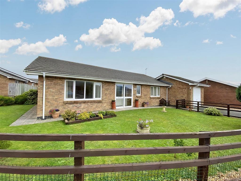 Skomer Drive, Milford Haven 3 bed detached bungalow £325,000