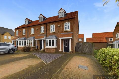 3 bedroom end of terrace house for sale, Priory Close, Nafferton, Driffield