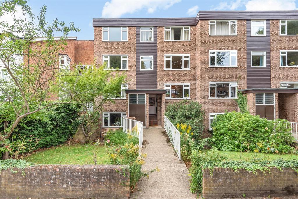 Lovelace Road, Surbiton 1 bed apartment £1,495 pcm (£345 pw)