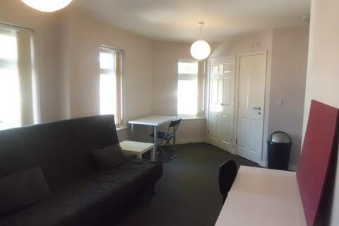 Studio to rent - F7 Bournbrook House, B29 6BD