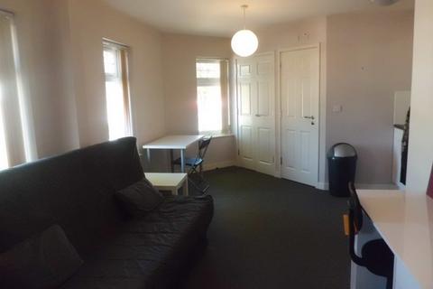 Studio to rent - F7 Bournbrook House, B29 6BD