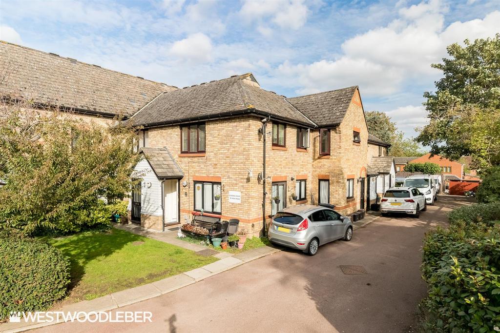 High Road, Broxbourne EN10 2 bed apartment £285,000