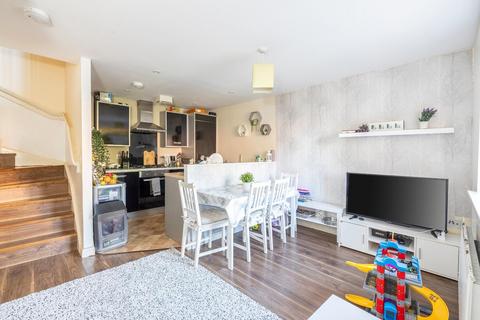 2 Azov Close, Bristol, BS7 0FL