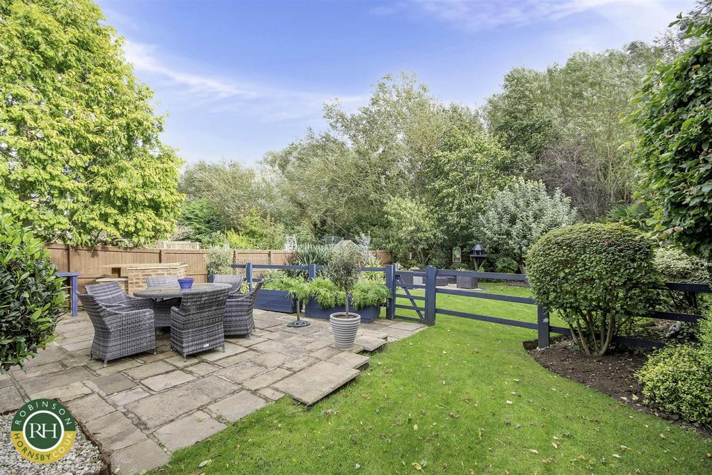 Aintree Drive, Woodfield Plantation, Doncaster 4 bed detached house for