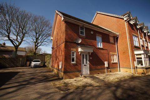 3 bedroom townhouse to rent, Hadleigh Green, Lostock