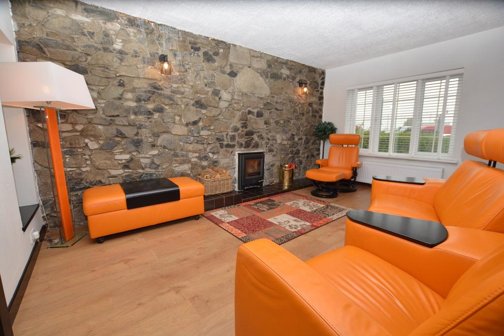 Main Road, Gatehead, Kilmarnock, KA2 2 bed cottage for sale £145,000