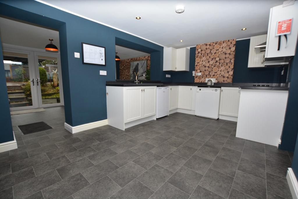 Main Road, Gatehead, Kilmarnock, KA2 2 bed cottage for sale £145,000