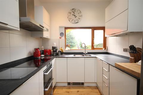 8 Baden Road, Guildford, GU2 9NZ