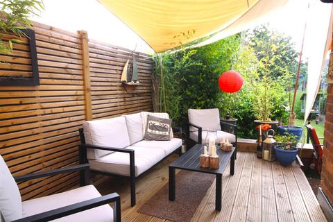 8 Baden Road, Guildford, GU2 9NZ