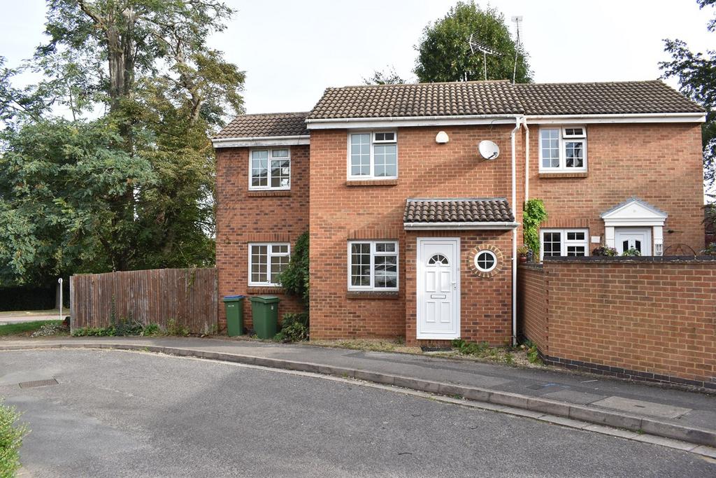 Finnart Close, Weybridge, KT13 2 bed semidetached house £1,600 pcm