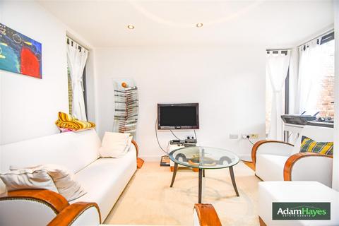 3 bedroom semi-detached house for sale, Viceroy Close, London N2