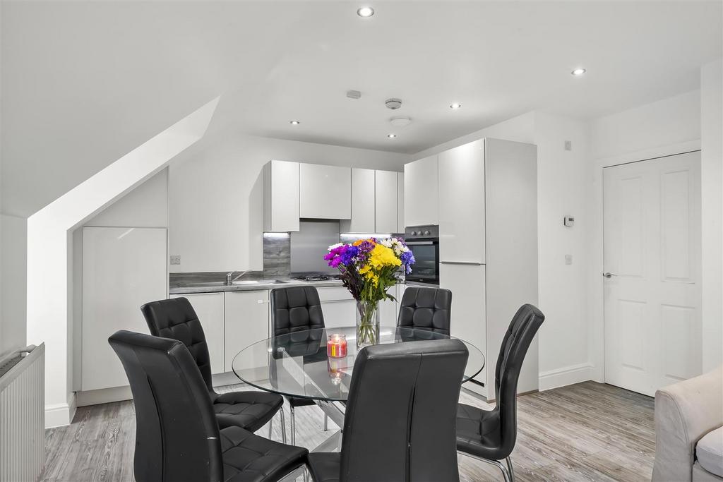 Flat 64, Maven Court - YXR5 NX1bpvb BXm6 EKku N.jpg