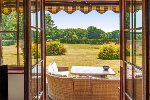 Lhiannon Thie Midhurst Road, Petersfield, GU31 5AT