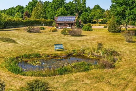 Lhiannon Thie Midhurst Road, Petersfield, GU31 5AT