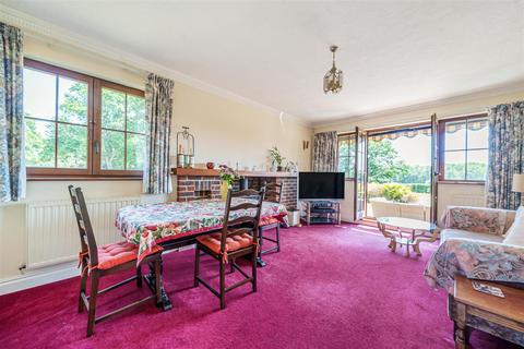 Lhiannon Thie Midhurst Road, Petersfield, GU31 5AT