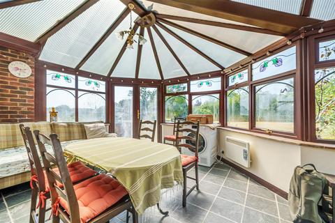 Lhiannon Thie Midhurst Road, Petersfield, GU31 5AT