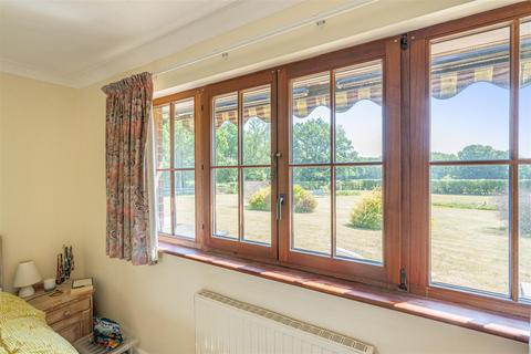 Lhiannon Thie Midhurst Road, Petersfield, GU31 5AT